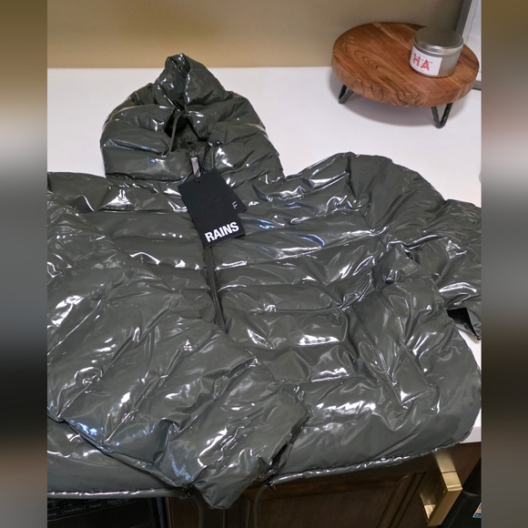 Rains Lohja Short Puffer Coat - Picture 5 of 5